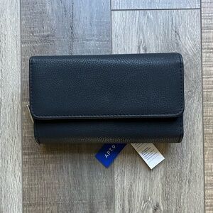 {Apt. 9} wallet